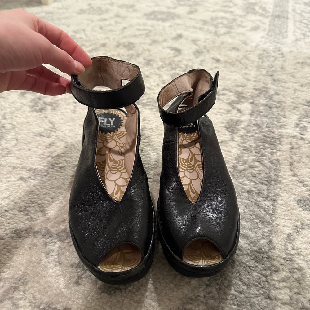 Fly London black EU 37 wedge sandal